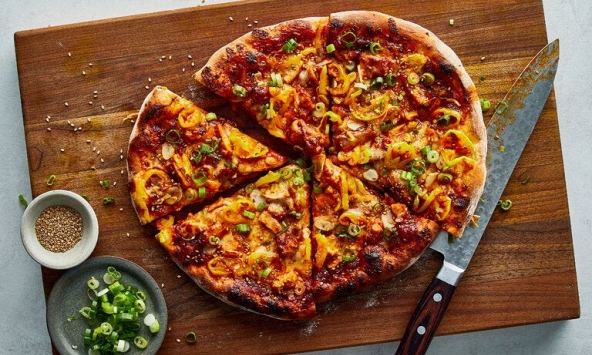 Món ngon mỗi ngày: Pizza gà nướng Buldak Hàn Quốc