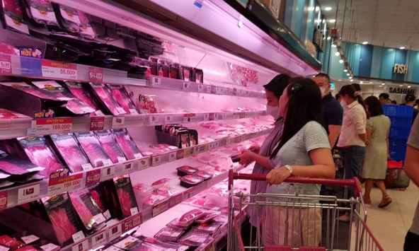 Giá xăng giảm, hàng hóa tiêu dùng dần hạ nhiệt