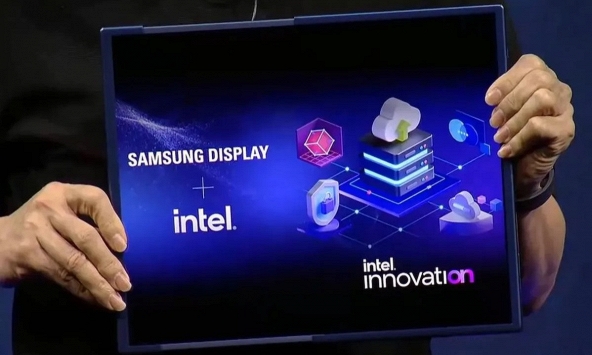 Samsung ra mắt màn hình 17 inch 'có thể trượt' đầu tiên tại sự kiện Intel