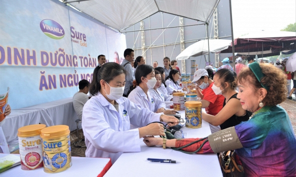 Vinamilk tiếp nối hành trình chăm sóc sức khỏe người cao tuổi