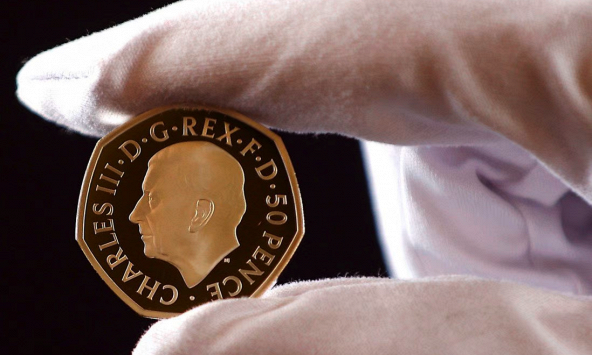 Xưởng đúc tiền Hoàng gia của Anh tiết lộ chân dung Vua Charles III trên tiền xu mới