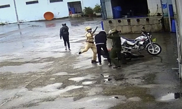 Gia đình thiếu niên bị cảnh sát đánh: Không rút đơn, muốn xử lý nghiêm