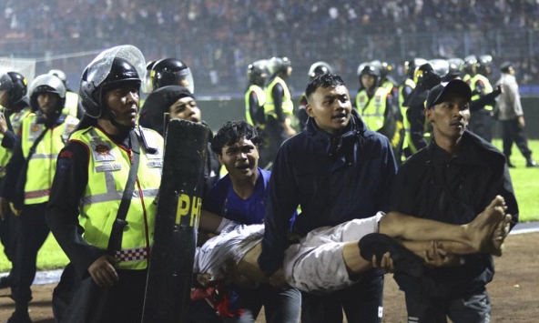 Cập nhật: 174 người chết trong bạo loạn tại trận đấu bóng đá ở Indonesia