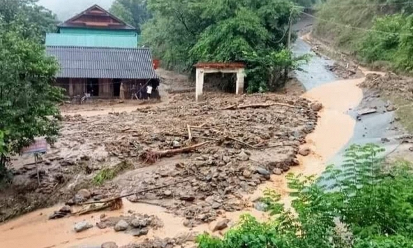 Lũ quét gây ngập lụt ở thị trấn Mường Xén, Nghệ An