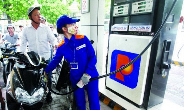 Giá xăng có lần giảm thứ 4 liên tiếp