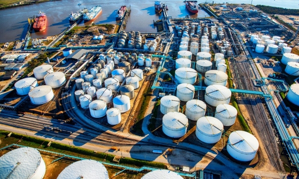 Giá xăng dầu hôm nay 5/10: Tăng vọt bởi nguồn cung thắt chặt