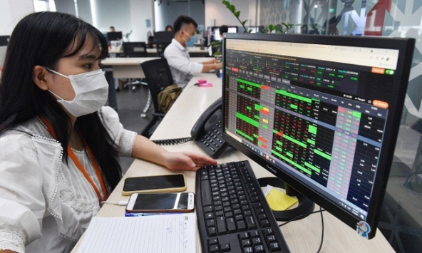 Cổ phiếu đua nhau giảm sàn, VN-Index mất hơn 38 điểm trong phiên cuối tuần