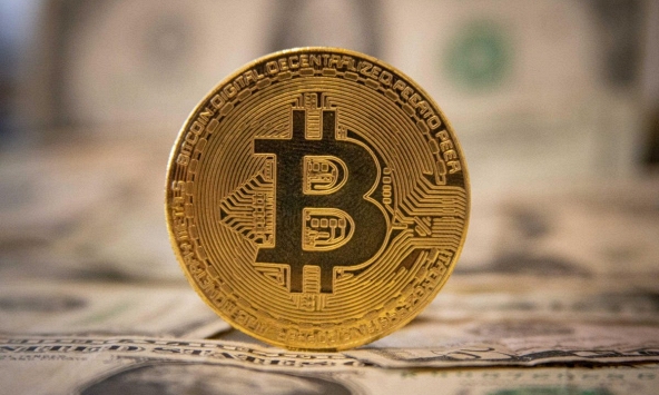 Thị trường tiền điện tử 8/10: Bitcoin lại trượt dốc, XRP tăng mạnh