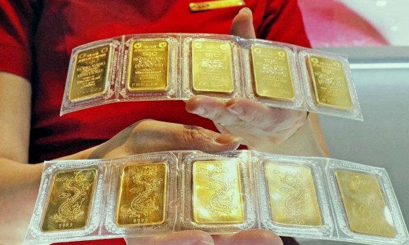 Giá vàng hôm nay 8/10: Vàng thế giới tiếp tục trượt dốc