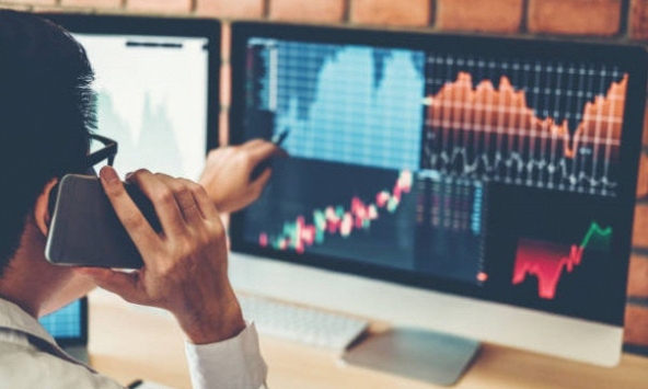 Áp lực bán tháo tăng mạnh, VN-Index về sát mốc 1.000 điểm