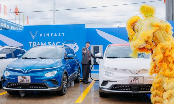 VinFast khai trương dịch vụ sạc điện tại hệ thống Petrolimex trên toàn quốc