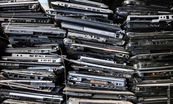 Bạn phải làm gì với điện thoại và rác thải điện tử cũ?