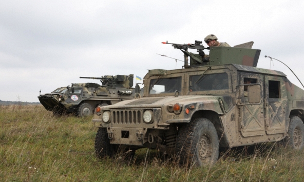 Mỹ cung cấp đạn và xe địa hình quân sự trong gói viện trợ 725 triệu USD cho Ukraina