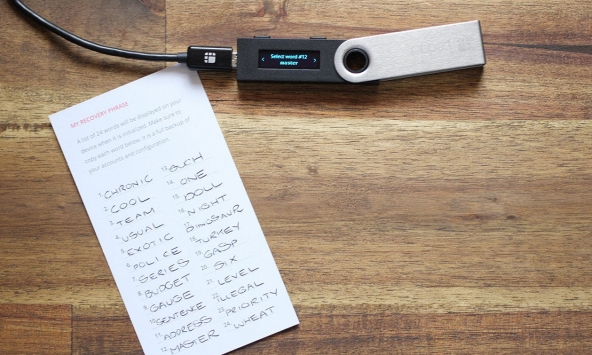 Ví lạnh là gì? Những điều cần biết về ví lạnh