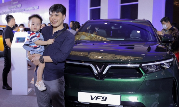 Cộng đồng VinFast TP.HCM phấn khích trong lần đầu chiêm ngưỡng VF 9