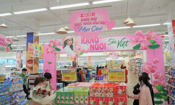 Siêu thị ồ ạt khuyến mãi ngày Phụ nữ Việt Nam