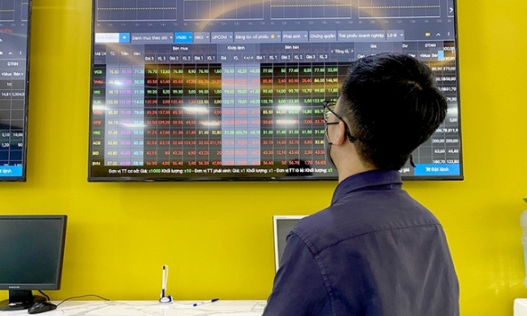 Thị trường chứng khoán ngày 18/10: VN-Index tăng hơn 12 điểm vào cuối phiên