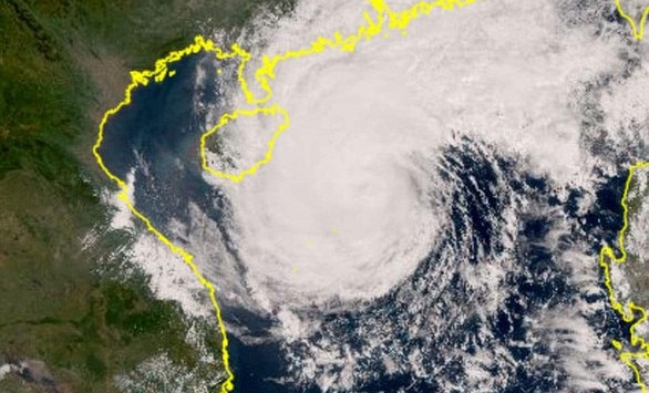 Bão số 6 cách Hoàng Sa 210 km, sức gió mạnh cấp 12, giật cấp 14