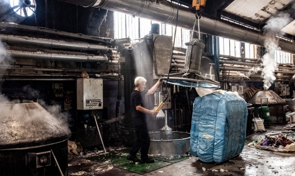 Ngành công nghiệp thời trang châu Âu bị 'đóng băng' bởi giá năng lượng