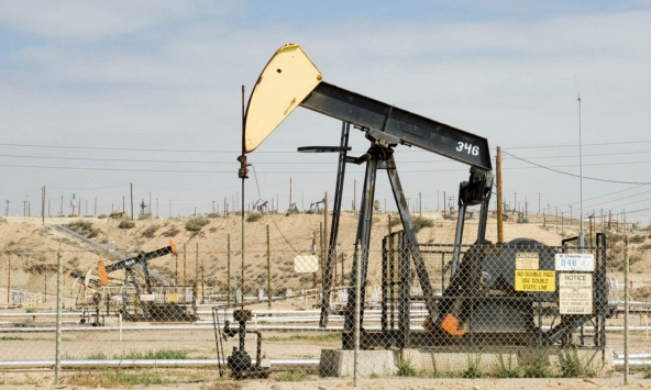 Giá dầu thô tiếp tục giảm sâu