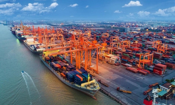 Phương Tây dự báo Việt Nam nằm trong số ít quốc gia trên thế giới thoát được suy thoái