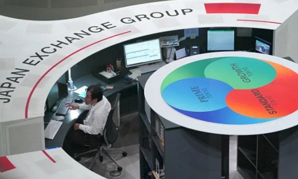 Thị trường chứng khoán Hồng Kông chạm mức thấp nhất trong 13 năm qua