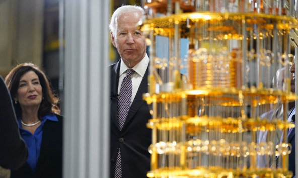 Mỹ xem xét hạn chế xuất khẩu máy tính lượng tử và AI sang Trung Quốc