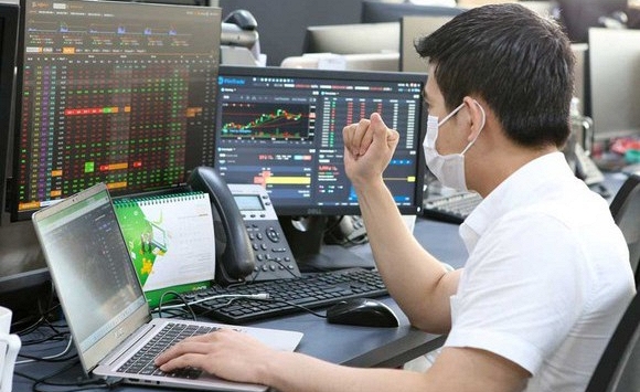 VN-Index lao dốc phiên cuối tuần