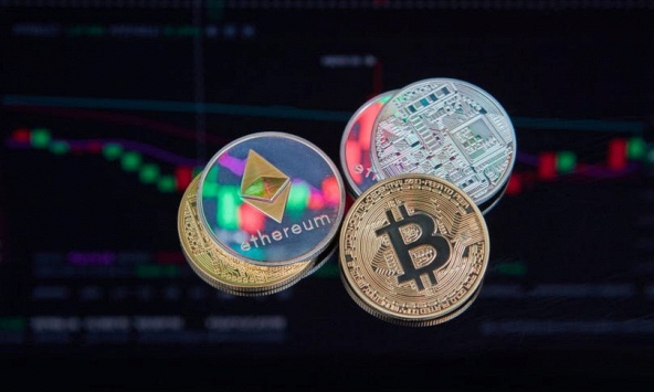 Bitcoin tiếp tục lao dốc, cá voi tăng cường tích lũy