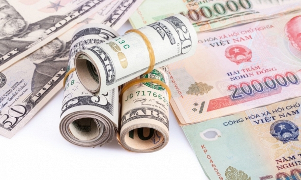 Tỷ giá USD tại các ngân hàng thương mại tăng 'kịch trần'