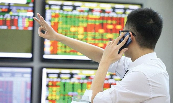 Chứng khoán chiều 25/10: VN-Index đảo chiều ngoạn mục sau chuỗi ngày giảm sốc