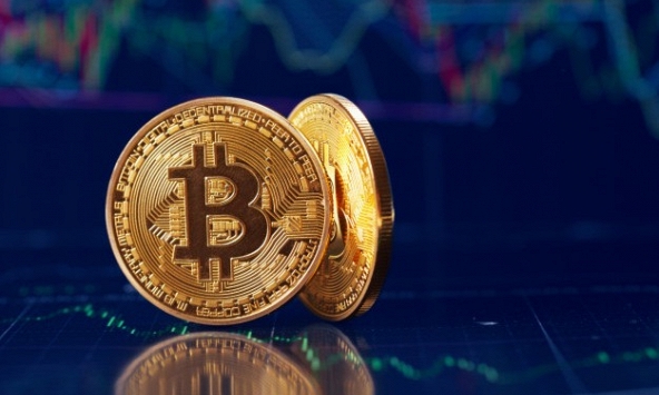 Bitcoin bật tăng theo chứng khoán