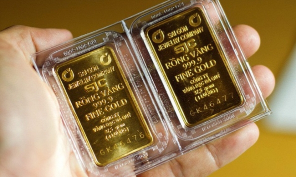 Giá vàng thế giới 'hạ nhiệt', vàng trong nước vẫn chênh lệch cao giữa mua vào và bán ra