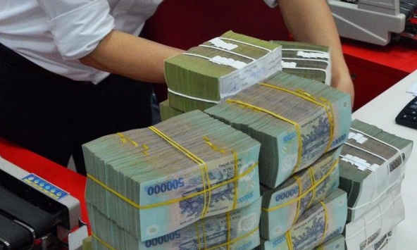 Lãi suất huy động tăng nóng, 'chạm trần' cho phép