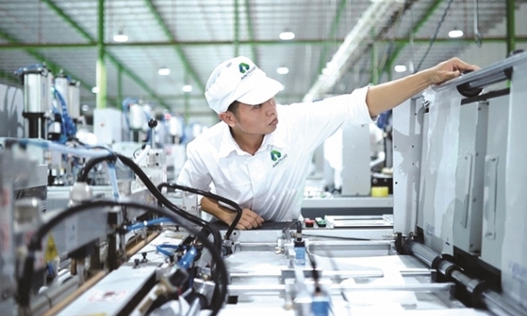 Khuyến nghị cổ phiếu 28/10: BSR, TRA, TCB, BMP, SAB, HAH