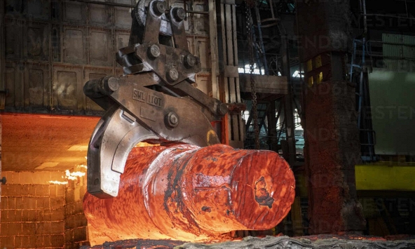 Giá thép Trung Quốc tiếp tục lao dốc