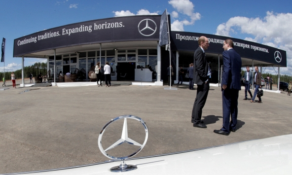 Ford, Mercedes - Benz rút khỏi thị trường Nga, bán tài sản cho nhà đầu tư