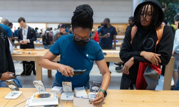 Apple lập kỷ lục doanh thu trong quý III