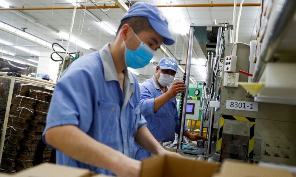 Hoạt động nhà máy Trung Quốc suy giảm do COVID-19 vẫn chưa dừng lại