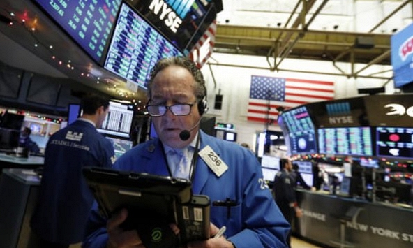 Chứng khoán thế giới trượt dốc chờ đợi báo cáo việc làm Tháng 10