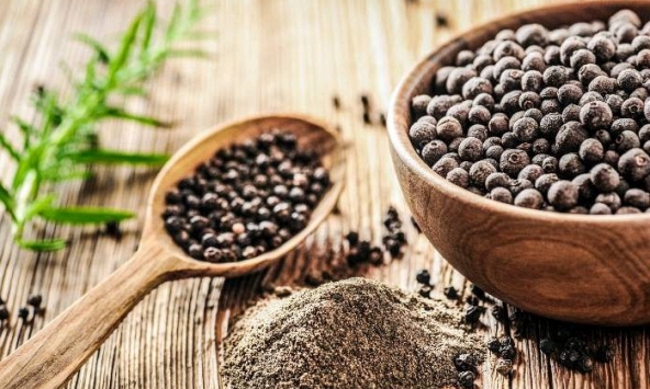 Giá tiêu bất ngờ bật tăng 2.000 đồng/kg