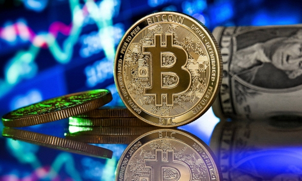 Bitcoin tiếp tục trượt dốc