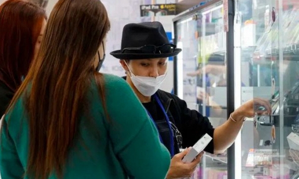 Khi đồng yên suy yếu, nhiều người Nhật chuộng mua iPhone đã qua sử dụng