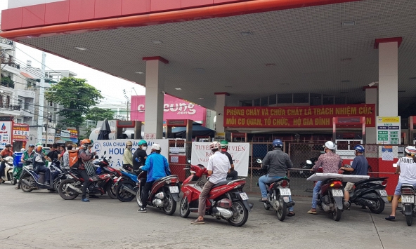 Giá xăng tăng mạnh trong lần tăng thứ 4 liên tiếp, hơn 1.100 đồng/lít