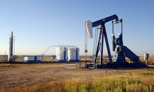 Giá xăng dầu ngày 12/11: Dầu thô Brent bật tăng hơn 2%