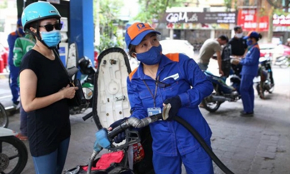 Thủ tướng Chính phủ: Khắc phục ngay tình trạng thiếu hụt xăng dầu cục bộ từ 12/11