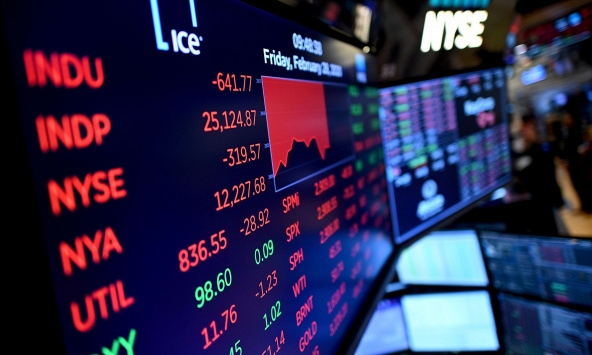 Cổ phiếu bất động sản bị bán tháo, VN-Index mất điểm phiên đầu tuần