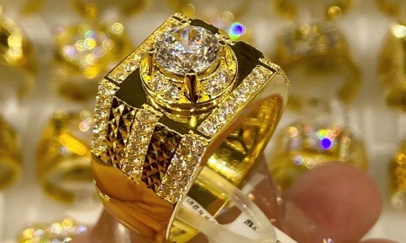 Giá vàng hôm nay 14/11: Vàng thế giới tiếp tục tăng cao