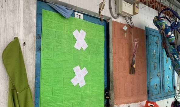 Một bảo mẫu ở TP.HCM dùng cán chổi đánh bé gái 17 tháng tuổi tử vong