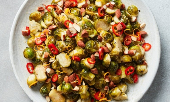 Món ngon mỗi ngày: Bắp cải Brussels nướng hạnh nhân mật ong